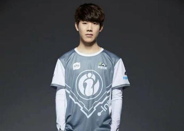 玩家据此推